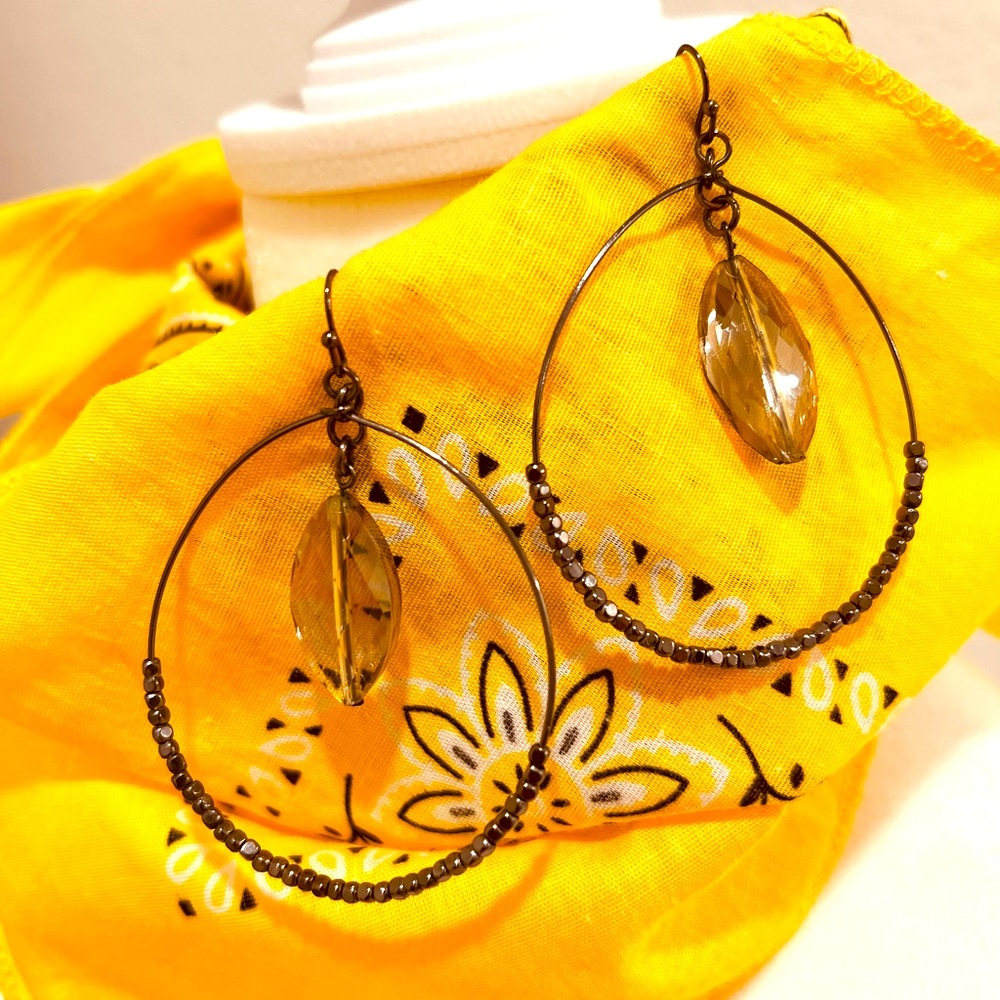 ⚜️💕⚜️Elegant  Hoop Earrings with glass stone and beads